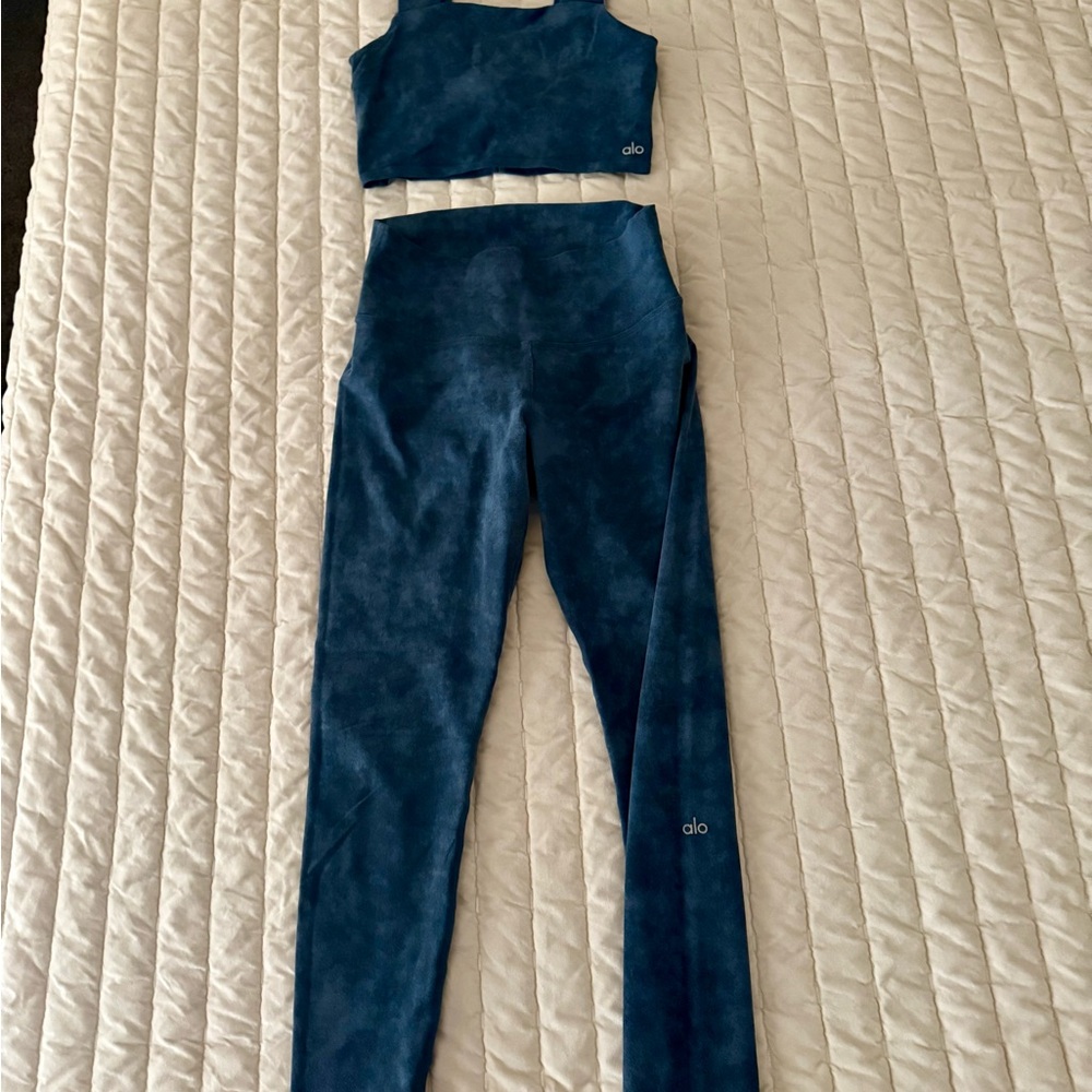 ALO Yoga Women's Deep Blue Tie Dye Leggings and Top Set